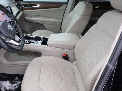 Used 2024 Volkswagen Atlas SE image 39