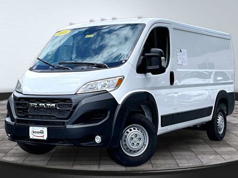 Used 2025 RAM ProMaster 2500 w/ Convenience Group FWD image 12