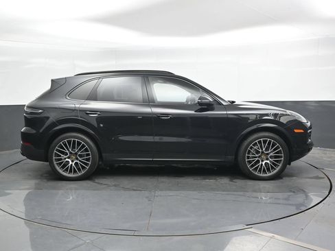 Used 2023 Porsche Cayenne AWD/4WD image 5