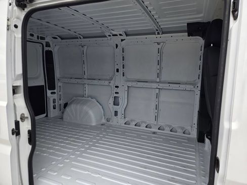 Used 2023 RAM ProMaster 2500 w/ Driver Convenience Group FWD image 14