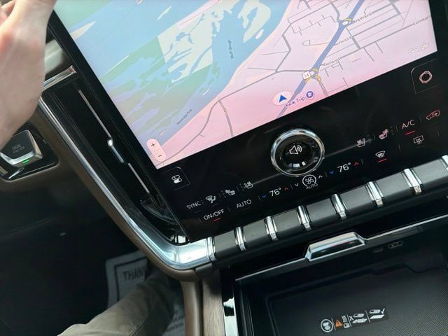 Used 2025 GMC Yukon Denali Ultimate AWD/4WD image 21