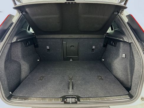Used 2025 Volvo XC40 B5 Plus image 31