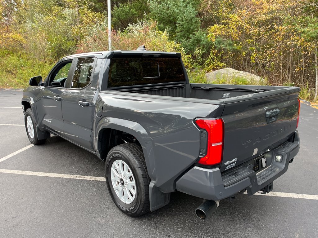Used 2025 Toyota Tacoma SR5 AWD/4WD image 3