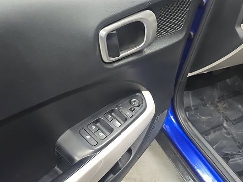 Used 2024 Hyundai Venue SEL image 10