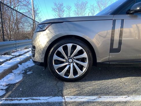 Certified 2023 Land Rover Range Rover SE image 9