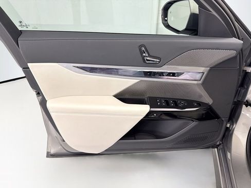 Certified 2023 BMW 760i xDrive AWD/4WD image 23