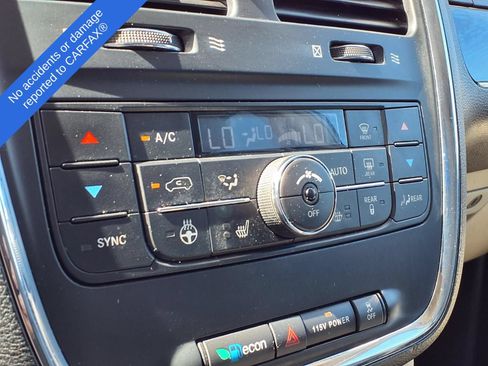 Used 2016 Chrysler Town & Country Touring w/ Driver Convenience Group FWD image 27