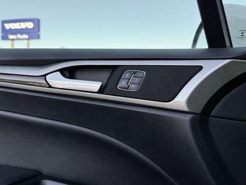 Used 2018 Ford Fusion SE w/ Equipment Group 602A FWD image 13
