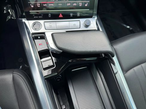 Used 2021 Audi e-tron Premium Plus w/ Premium Plus Package image 41