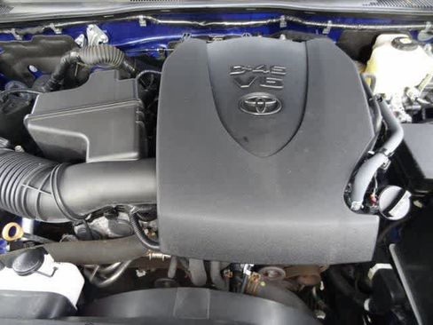 Used 2022 Toyota Tacoma TRD Off-Road w/ Technology Package image 34