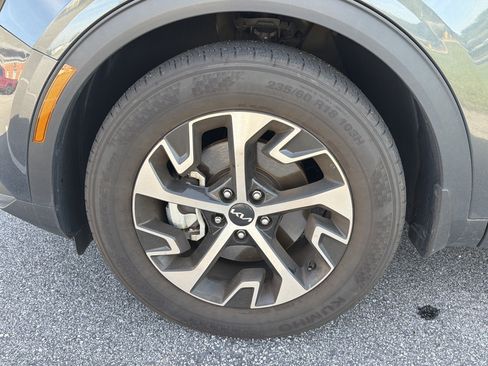 Used 2025 Kia Sportage EX w/ Premium Package FWD image 7