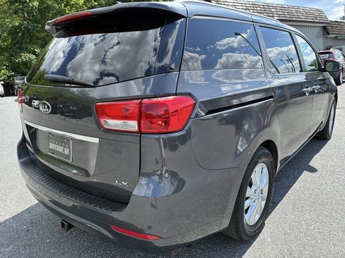 Used 2016 Kia Sedona LX w/ LX Convenience Package FWD image 4