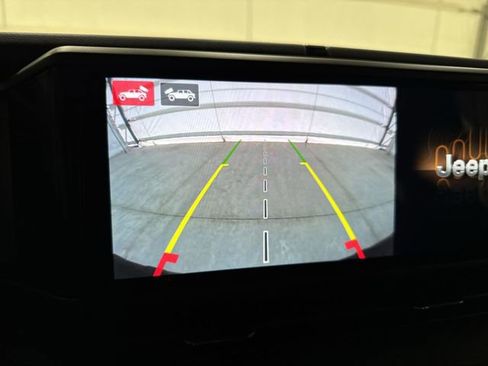 Used 2025 Jeep Wrangler Unlimited Rubicon AWD/4WD image 15