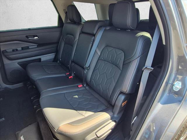 Used 2026 Nissan Pathfinder Platinum w/ Cargo Package AWD/4WD image 18