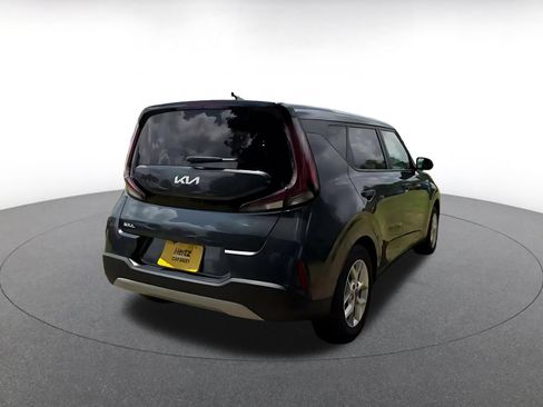 Used 2025 Kia Soul LX w/ LX Technology Package FWD image 11