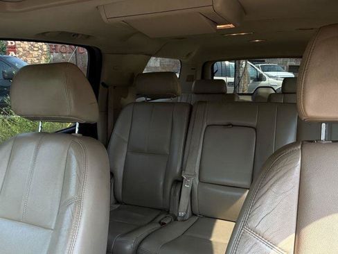 Used 2007 Chevrolet Suburban LT w/ LT Preferred Equipment Group AWD/4WD image 7