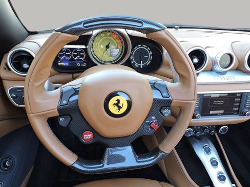 Used 2017 Ferrari California T image 23