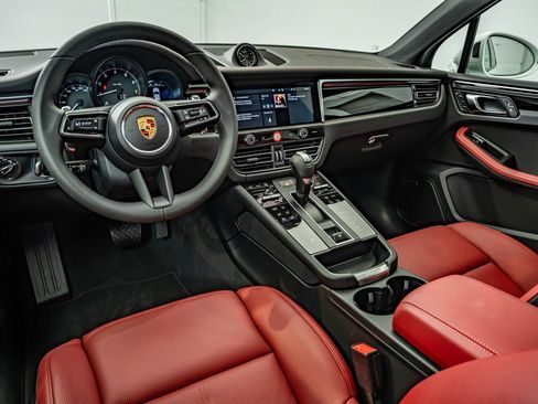 New 2026 Porsche Macan AWD/4WD image 4