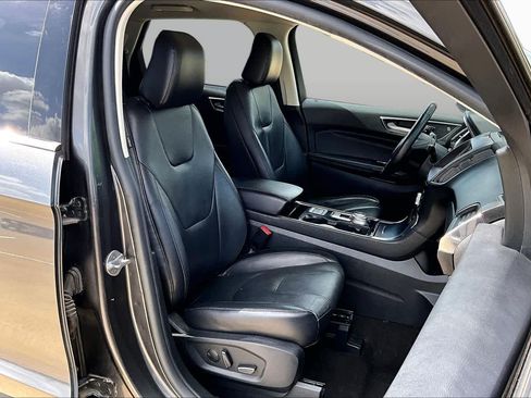 Used 2020 Ford Edge Titanium FWD image 9