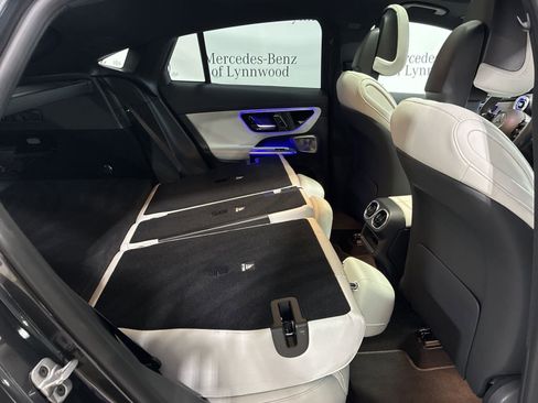 Used 2025 Mercedes-Benz GLC 300 4MATIC image 24