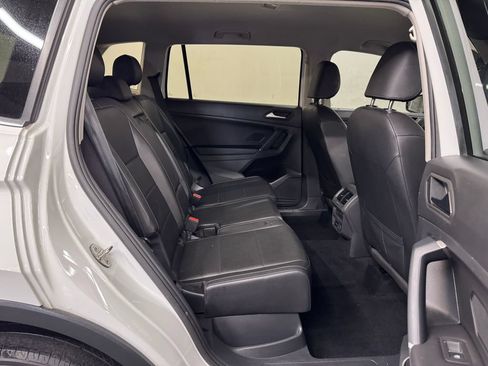 Used 2020 Volkswagen Tiguan SE AWD/4WD image 27
