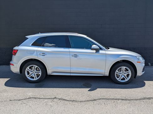 Used 2019 Audi Q5 2.0T Premium w/ Convenience Package AWD/4WD image 4