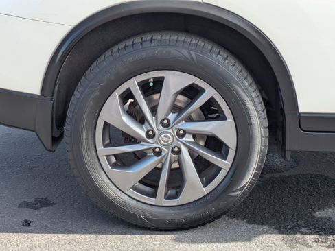 Used 2016 Nissan Rogue SL w/ SL Premium Package image 9