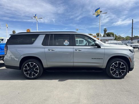 Used 2025 Chevrolet Suburban RST image 4