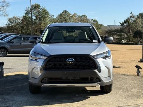 Used 2025 Toyota Corolla Cross L image 2