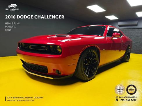 Used 2016 Dodge Challenger R/T RWD image 1