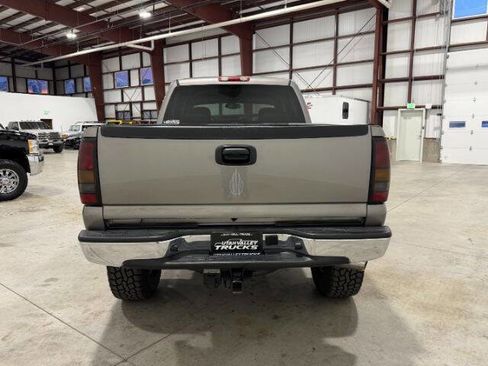 Used 2006 GMC Sierra 2500 SLT w/ Heavy-Duty Power Package image 9
