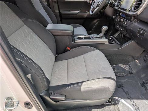 Used 2022 Toyota Tacoma TRD Sport w/ Technology Package RWD image 19