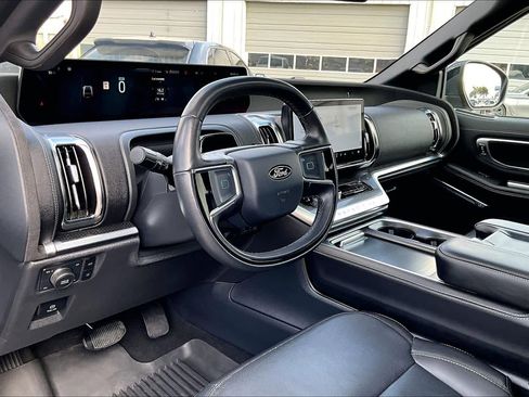 Used 2025 Ford Expedition Max Platinum w/ Stealth Performance Package image 22