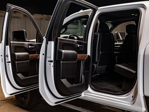 Used 2020 Chevrolet Silverado 2500 High Country w/ Z71 Off-Road Package image 24