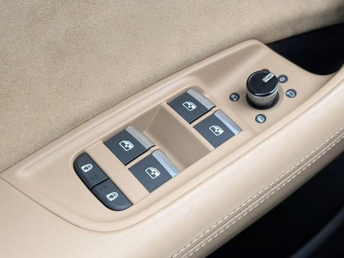 Used 2019 Audi Q8 Prestige image 25