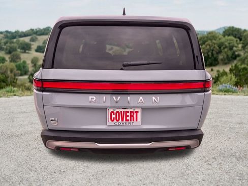 Used 2024 Rivian R1S Adventure AWD/4WD image 9