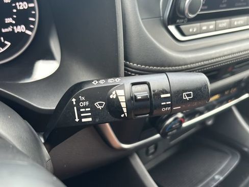 Used 2025 Nissan Rogue SV AWD/4WD image 25