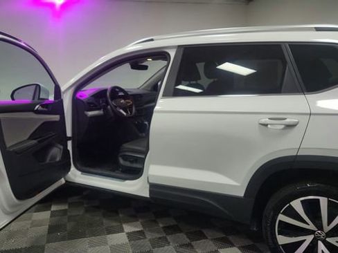 Used 2024 Volkswagen Taos SE image 16