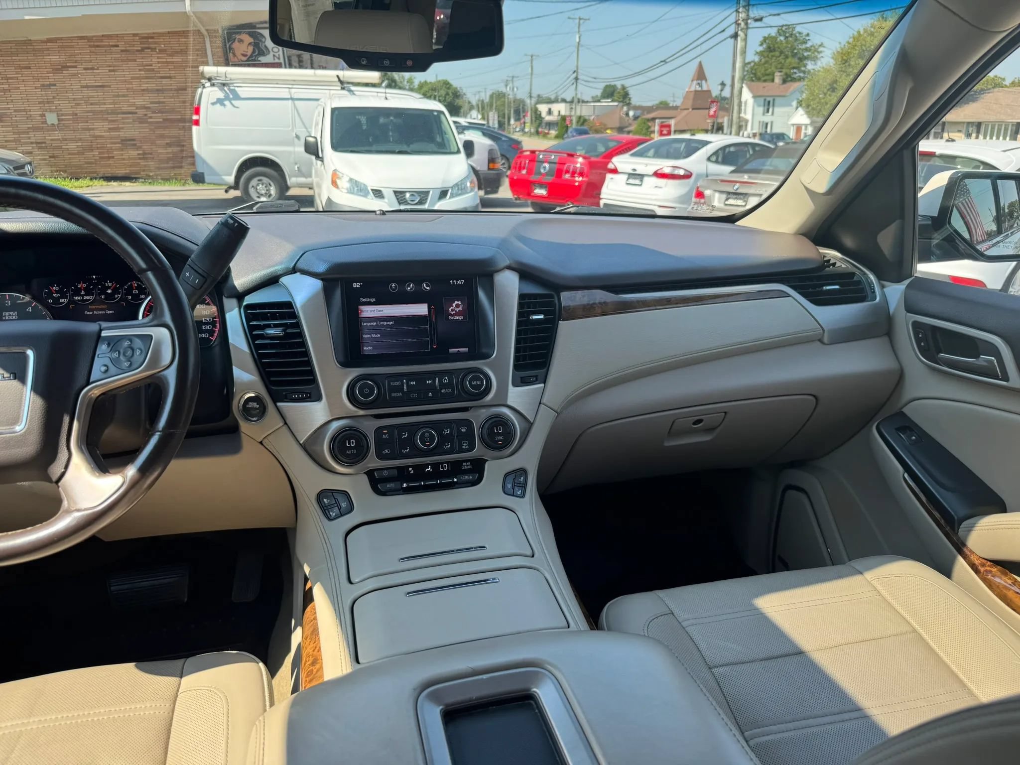 Used 2015 GMC Yukon Denali w/ Touring Package AWD/4WD image 46