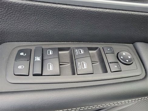 New 2023 Chrysler Pacifica Touring-L w/ S Appearance Package image 18