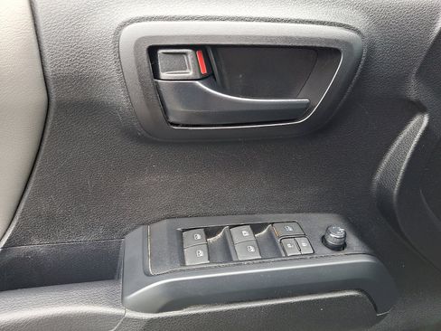 Used 2022 Toyota Tacoma SR w/ SR Convenience Package RWD image 12