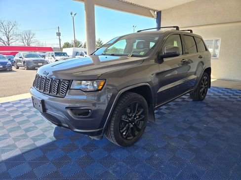 Used 2020 Jeep Grand Cherokee Altitude image 4