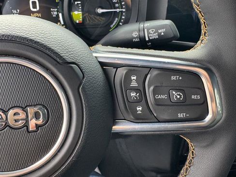 Used 2024 Jeep Wrangler Sahara image 34