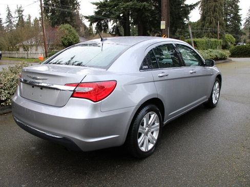 Used 2013 Chrysler 200 Touring image 3