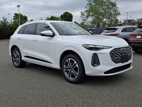 New 2026 Audi Q5 Premium AWD/4WD image 1