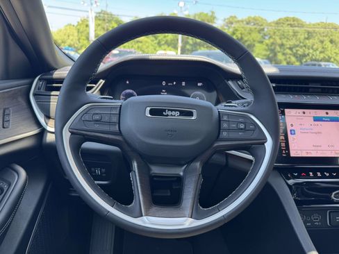 Used 2026 Jeep Grand Cherokee Limited w/ Limited Altitude Package AWD/4WD image 12