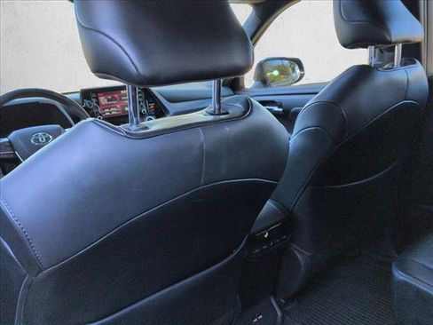 Used 2021 Toyota Highlander XSE image 17