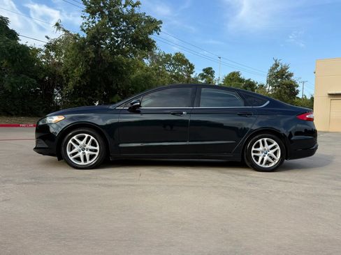 Used 2014 Ford Fusion SE FWD image 3