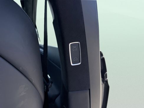 Used 2023 Tesla Model X image 39