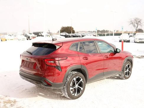 Used 2024 Chevrolet Trax RS FWD image 5
